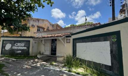 Imóvel para aluguel possui 200 metros quadrados com 6 quartos em Santo Amaro - Recife - PE