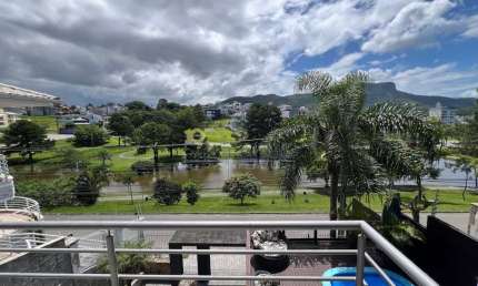 Casa em frente ao lago da Pedra Branca, com 3 suítes à venda, 248 m² por R$ 3.200.000 - Pedra Branc