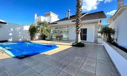 Casa mobiliada com 3 dormitórios para alugar, 201 m² por R$ 8.000,00/mês - Pedra Branca - Palhoça/S
