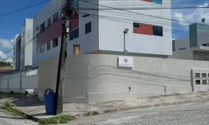 Apartamento com 2 quartos predio com piscina e churrasqueira