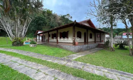 Casa à venda, 5 quartos, 2 suítes, Centro - Guapimirim/RJ