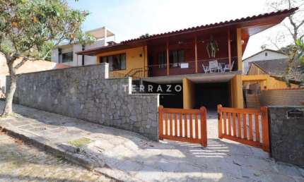 Casa à venda, 5 quartos, 3 suítes, 4 vagas, Iucas - Teresópolis/RJ