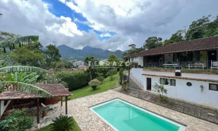 Casa à venda, 4 quartos, 1 suíte, 4 vagas, Alto - Teresópolis/RJ
