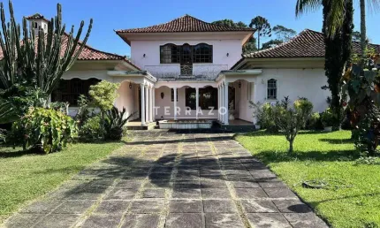 Casa Comercial no estilo Arabe / 4 suítes / 450m² / Tijuca-Teresópolis