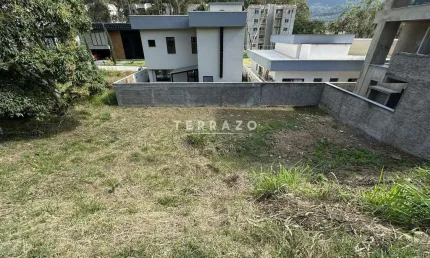 Terreno em condomínio com 220 m² - Posse - Teresópolis/RJ