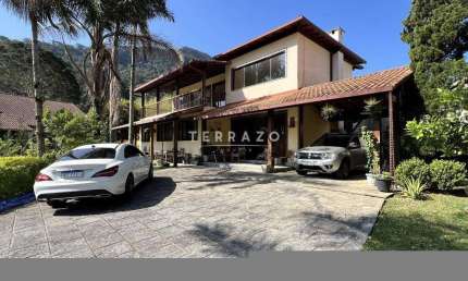 Casa à venda, 6 quartos, 3 suítes, 2 vagas, Comary - Teresópolis/RJ
