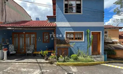 Casa com três quartos à venda na Iúcas - Teresópolis-RJ - Código 3017