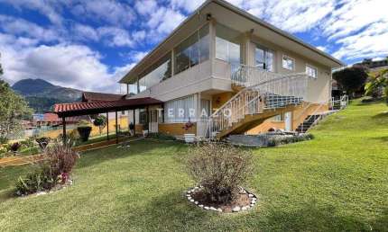 Casa à venda, 5 quartos, 3 suítes, 5 vagas, Alto - Teresópolis/RJ