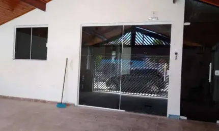 Venda Imperdível: Casa Padrão com Conforto e Qualidade