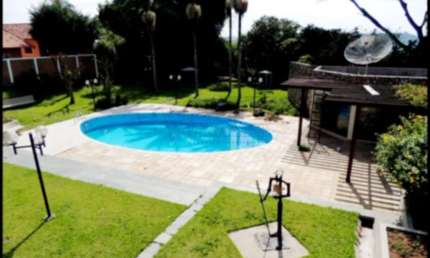 Excelente sobrado no Quinta das Flores, Altissimo Padrão, com piscina, 4 quartos, venha conferir!!.