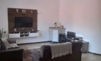 Casa Charmosa à Venda: Seu Novo Lar Aguardando por Você