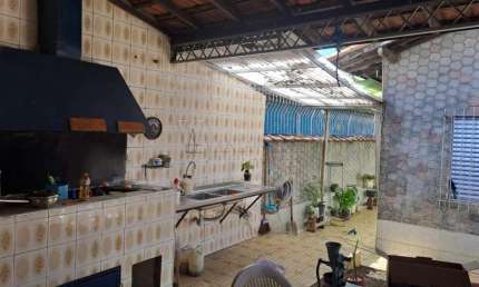 Oportunidade Imperdível: Encantadora Casa à Venda - Seu Novo Lar Espera por Você