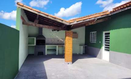 Sobrado Espaçoso à Venda: Seu Novo Lar Espera por Você