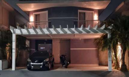Casa Sobrado Luxuosa à Venda no Condomínio Altos da Serra VI