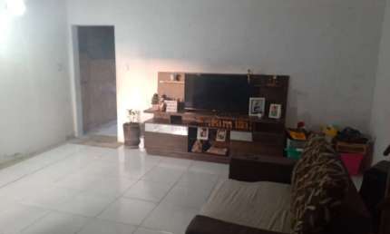 Seu Novo Lar Espera por Você: Sobrado à Venda com Amplos Ambientes!
