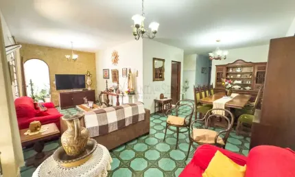 Casa de terreno inteiro à venda no bairro jardim satélite em são josé dos campos/sp.