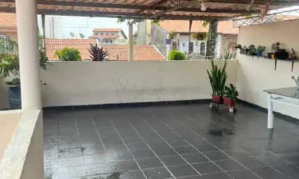 Casa Espaçosa com 2 Edículas à Venda ? Conforto e Potencial!