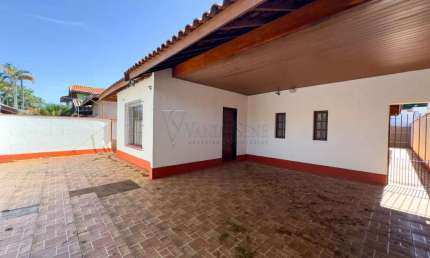 Casa para locação no Jardim Satélite repleta de armários