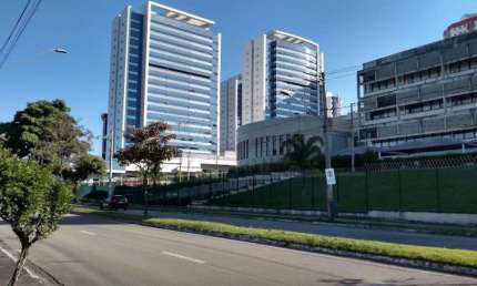 Sala comercial para locação no Edifício Centro Empresarial no bairro Parque Residencial Aquarius, em São José dos Campos/SP.