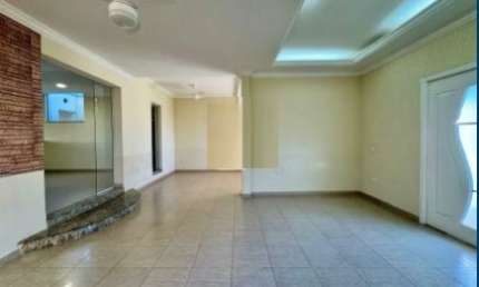 Casa de Condomínio com 4 Quartos e 5 banheiros para Alugar, 300 m² por R$ 6.000/Mês