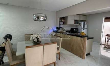 Casa térrea à venda no bairro Chácara Rupiara em Rio Claro com 150 m² | 2 dormitórios, sendo 1 suíte e 3 vagas de garagem.