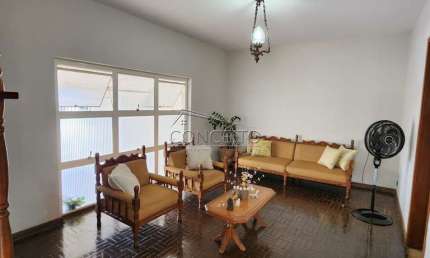Casa térrea à venda no bairro Vila Independência com 212 m² | 5 dormitórios, sendo 1 suíte e 2 vagas de garagem.