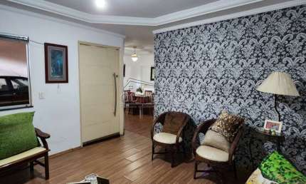 Casa térrea à venda no bairro Jardim Brasília com 171 m² | 3 dormitórios, sendo 1 suíte e 5 vagas de garagem.