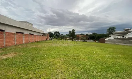 Terreno à venda no Condomínio Jardim Residencial Jatobás com 1000 m² de área total.