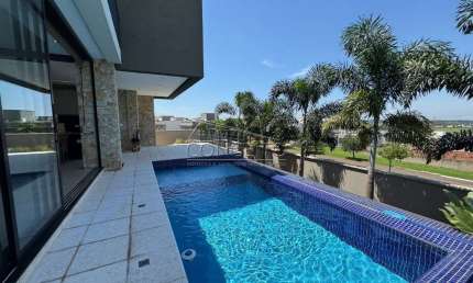 Sobrado de alto padrão à venda no Condomínio Residencial Villa D'Aquila com 377,44 m² | 5 suítes e 6 vagas de garagem, sendo 3 cobertas.