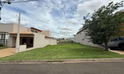 Terreno à venda no condomínio Damha com 378,95 m² de área total.