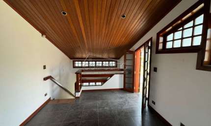 Casa para locação ou venda no bairro Higienópolis com 490m² | 3 suítes, amplo salão no térreo e 4 vagas de garagem.