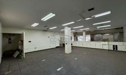Ponto comercial à venda no centro com 388 m² | amplo salão, 5 salas, 4 banheiros e cozinha.