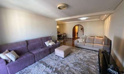 Apartamento à venda no Edifício Manhattan com 180 m² | 4 dormitórios, sendo 1 suíte e 2 vagas de garagem cobertas.