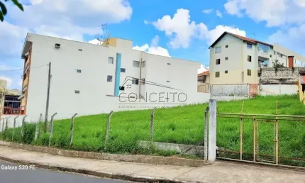Terreno à venda em Águas de São Pedro com 783 m² de área total.