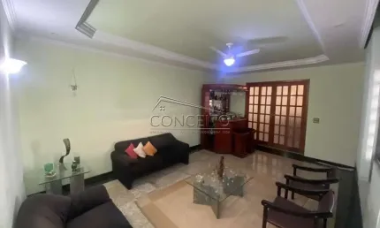 Casa térrea à venda no bairro Nova Piracicaba com 275 m² | 3 dormitórios com armários planejados e 4 vagas de garagem.