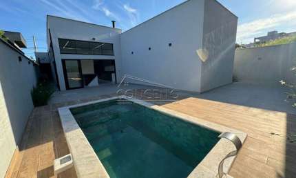 Casa térrea à venda no Condomínio Damha com 180 m² | 3 suítes com armários e 4 vagas de garagem, sendo 2 cobertas.