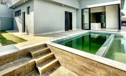 Casa térrea à venda no Residencial Damha com 234 m² | 3 suítes com portas balcão e 4 vagas de garagem, sendo 2 cobertas.