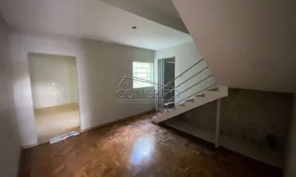 Sobrado à venda no bairro Cidade Alta com 170 m² | 3 dormitórios com armários, sendo 1 suíte e 2 vagas de garagem cobertas.