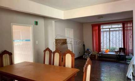 Casa térrea no bairro Cidade Jardim com 209,79 m² | 4 dormitórios, sendo 2 suítes e 2 vagas de garagem fechadas.