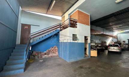 Barracão à venda no bairro Vila Monteiro com 427 m² de área construída.
