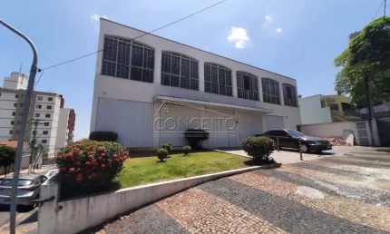Prédio comercial no bairro Cidade Alta com 1200 m² | 3 pavimentos, 3 salas, 4 banheiros e 15 vagas cobertas.