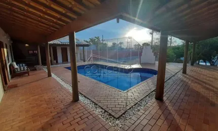 Chácara à venda no condomínio colinas do piracicaba com 380 m² | 4 suítes, quarto de despejo e 4 vagas cobertas.