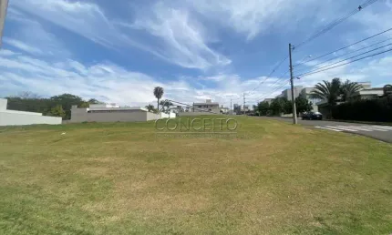 Terreno de esquina à venda no condomínio Damha com 420 m² de área total.