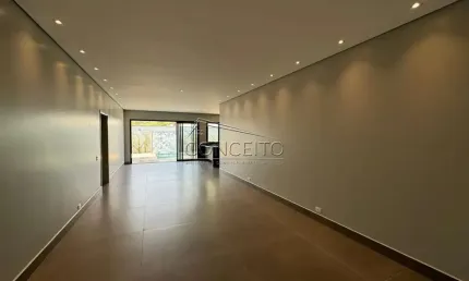 Casa térrea à venda no Condomínio Monte Alegre com 360 m² | 3 suítes, sendo 2 com closet e 4 vagas de garagem, sendo 2 cobertas.