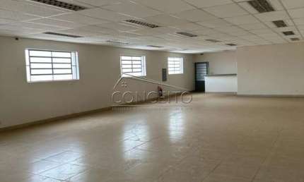 Salão comercial para locação com 432 m² | 2 pavimentos, 4 salas, 2 vestiários, 2 banheiros, cozinha e copa.