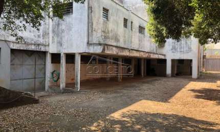 Barracão comercial para locação ou venda no bairro Jaraguá com 1630 m² de área construída | amplo pátio, refeitório e 30 vagas de garagem.