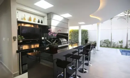 Sobrado à venda no Condomínio Alphaville Piracicaba com 374m² | 3 suítes, móveis planejados e 4 vagas de garagem.