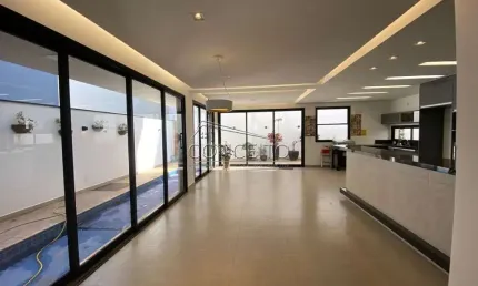 Sobrado à venda no Condomínio Residencial Villa D'Áquila com 300m² | 3 suítes e 4 vagas de garagem.