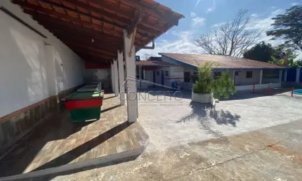 Chácara à venda em Rio das Pedras com área gourmet, piscina, campo de futebol e 3 vagas de garagem.