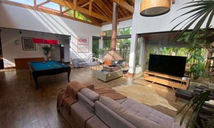 Casa térrea à venda no Condomínio Park Campestre com 438 m² de área construída | 3 suítes, piscina aquecida de 3 vagas de garagem cobertas
